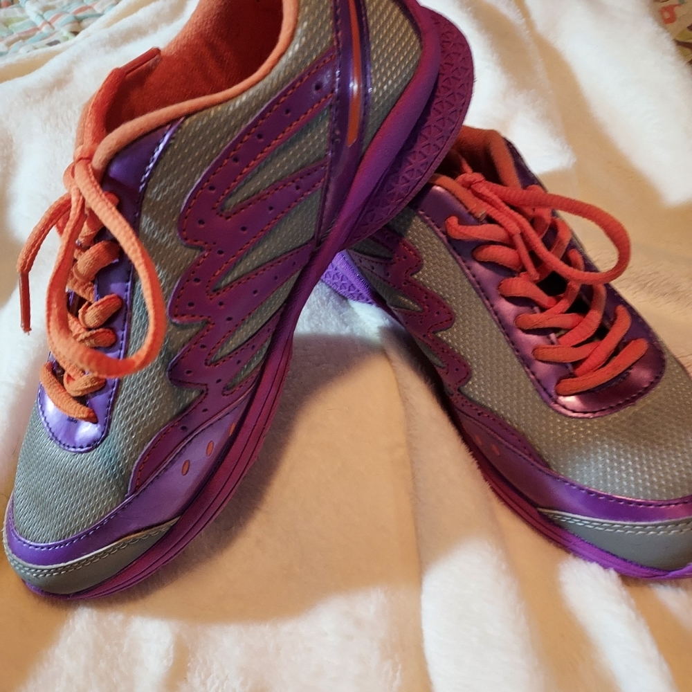 Curves women's tennis shoes